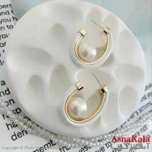 گوشواره استیل فانتزی دخترانه مدل دفرمه سفید  کد GSH151015W