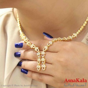 گردنبند زنانه استیل شیک مدل نگین طلایی کد GNB161368W