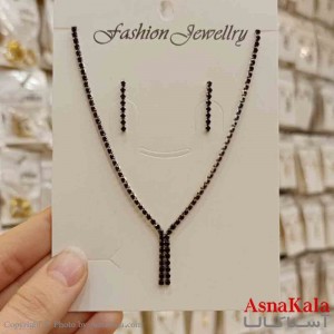نیم ست زنانه شامل گردنبند و گوشواره استیل مدل نگینی مشکی کد NIM14728W