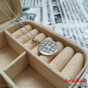 گردنبند LV نقره ای دخترانه استیل