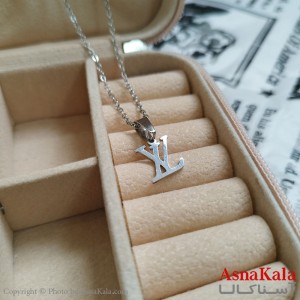 گردنبند LV نقره ای