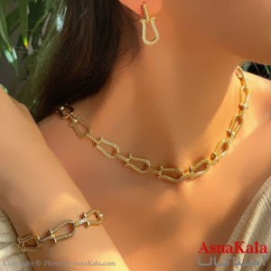 نیم ست زنانه نگیندار شامل گردنبند و دستبند و گوشواره ترند رنگ طلایی کد NIM141065W
