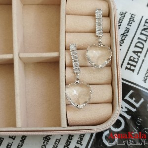 گوشواره قلب جواهری مدل آویز نگیندار رنگ نقره ای کد GSH152079W