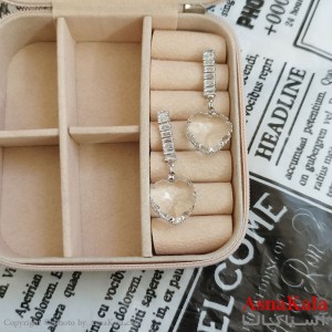 گوشواره قلب جواهری مدل آویز نگیندار رنگ نقره ای