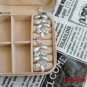 گوشواره جواهری مدل آویز نگیندار رنگ نقره ای