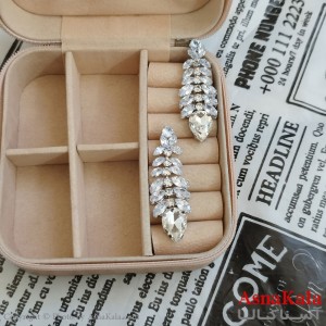 گوشواره جواهری مدل آویز نگیندار رنگ نقره ای