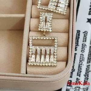 گوشواره جواهری مدل آویز نگیندار رنگ طلایی کد GSH152099W