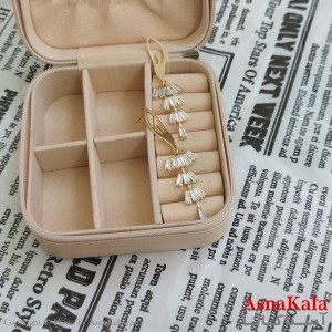 گوشواره جواهری مدل آویز نگیندار رنگ طلایی