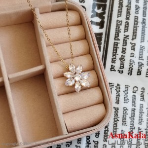 گردنبند نگیندار