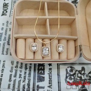 نیم ست زنانه ژوپینگ شامل گوشواره و گردنبند رنگ طلایی کد NIM141072W