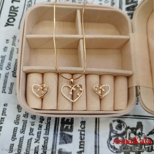 نیم ست زنانه ژوپینگ شامل گوشواره و گردنبند رنگ طلایی کد NIM141076W