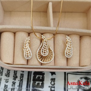 نیم ست زنانه ژوپینگ شامل گوشواره و گردنبند رنگ طلایی کد NIM141077W