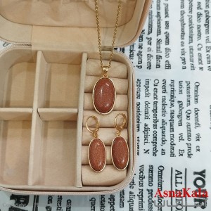 نیم ست زنانه شامل گردنبند و گوشواره  مدل بیضی قهوه ای سبز رنگ طلایی کد NIM141111W