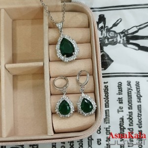 نیم ست زنانه شامل گردنبند و گوشواره جواهری نگین سبز رنگ نقره ای کد NIM141127W