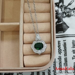 گردنبند نگین سبز