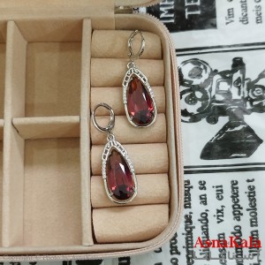 گوشواره نگین قرمز