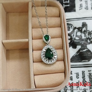 نیم ست زنانه شامل گردنبند و گوشواره جواهری نگین  سبز