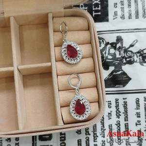 نیم ست زنانه شامل گردنبند و گوشواره جواهری نگین  قرمز