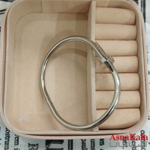 دستبند میخ اسپورت