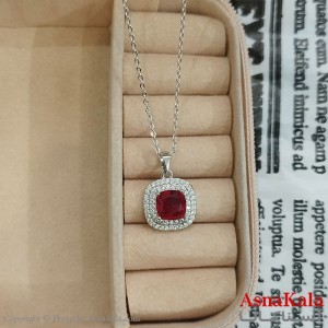 نیم ست زنانه شامل گردنبند و گوشواره جواهری