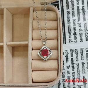گردنبند استیل زنانه مربع نگیندار  نگین قرمز کد GNB162408W