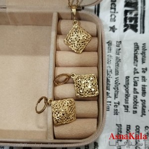 نیم ست زنانه برنجی شامل گردنبند و گوشواره کد NIM141214W