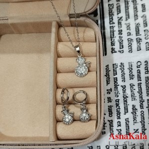 نیم ست زنانه شامل گردنبند و گوشواره نگین دار نقره ای کد NIM141217W