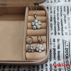 نیم ست زنانه شامل گردنبند و گوشواره نگین دار نقره ای کد NIM141222W