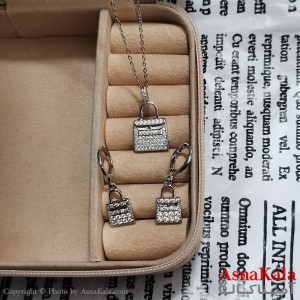 نیم ست زنانه شامل گردنبند و گوشواره نگین دار نقره ای کد NIM141228W