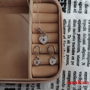 نیم ست زنانه شامل گردنبند و گوشواره نگین دار نقره ای کد NIM141235W