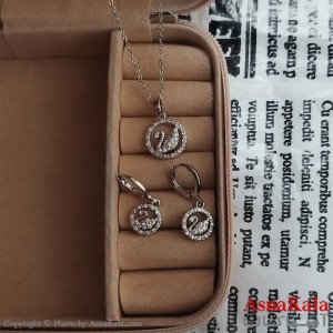 نیم ست زنانه شامل گردنبند و گوشواره نگین دار نقره ای کد NIM141237W