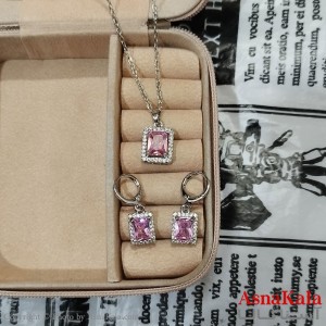 نیم ست زنانه شامل گردنبند و گوشواره نگین دار نقره ای کد NIM141250W