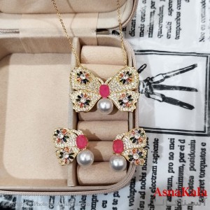 نیم ست زنانه پروانه YSX شامل گردنبند و گوشواره نگین دار طلایی کد NIM141252W