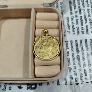 آویز رخ، شمایل، مریمی محمدرضا پهلوی برنجی زنانه طلایی  کد GNB162583W