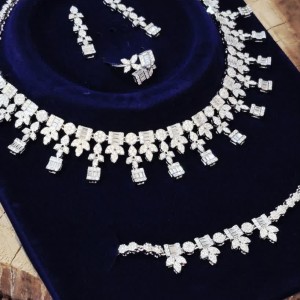 سرویس جواهری کامل شامل گردنبند و گوشواره و دستبند و انگشتر  آبکاری رادیوم کد NIM141325W