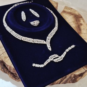 سرویس جواهری کامل شامل گردنبند و گوشواره و دستبند و انگشتر  آبکاری رادیوم کد NIM141338W