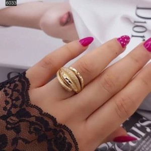 انگشتر زنانه تراش طلاروس رنگ ثابت مشابه طلا  ANG191716W