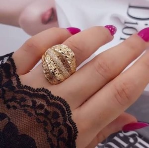 انگشتر زنانه تراش طلاروس رنگ ثابت مشابه طلا  ANG191732W
