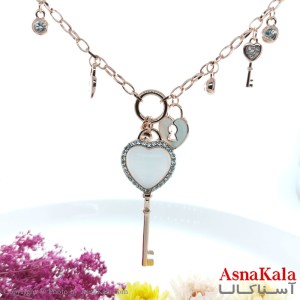 گردنبندرولباسی قفل و کلید نگین دار استیل زنانه رزگلد برند فشن کد ROO1203W