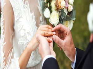 تفاوت انگشتر نامزدی با حلقه ازدواج چیست؟ - اسناکالا