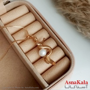 گردنبند ژوپینگ زنانه مدل عروس دریایی گیتاریست مرواریدی رنگ طلایی کد GNB16487W