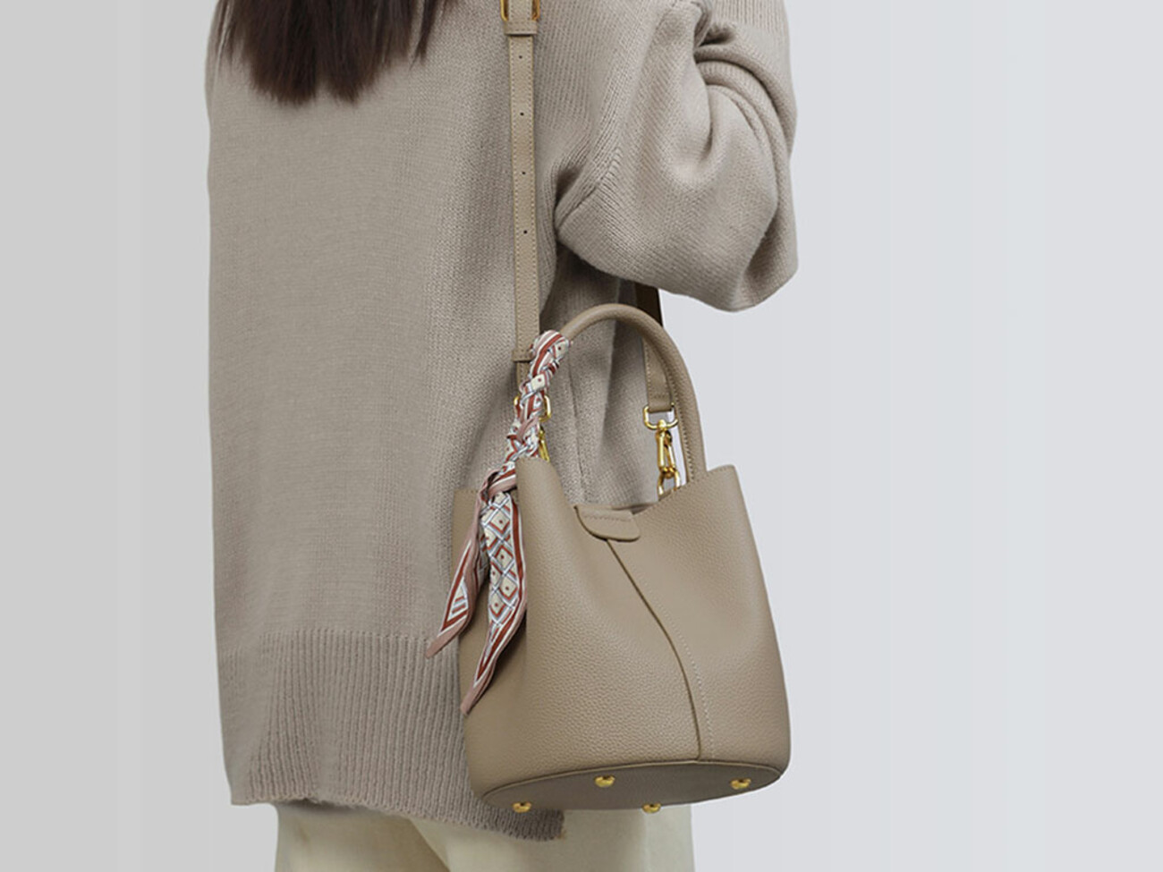 کیف دوشی زنانه چرمی با ظرفیت بزرگ Viney women's bag versatile leather portable bucket bag 4368