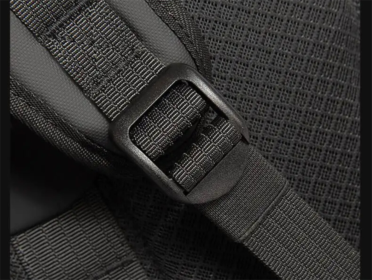 خرید کوله ضد آب ضد سرقت بنج  Bange BG-7682 Hard Case Backpack With TSA Combination Lock And USB Type-C Port