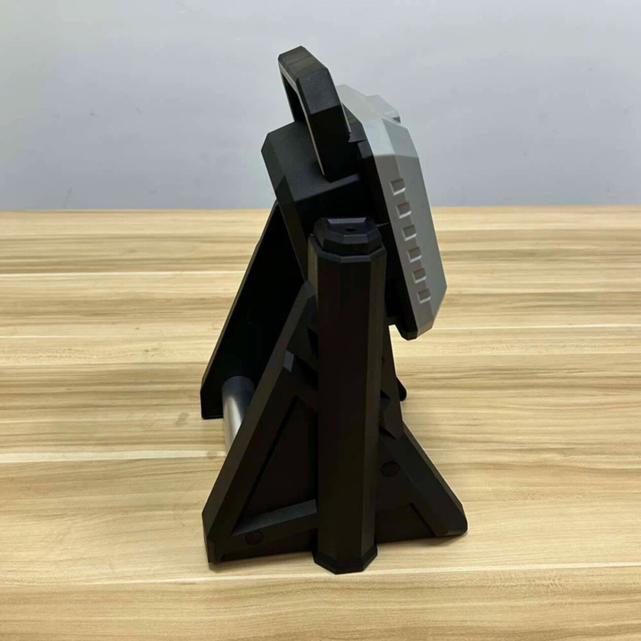چراغ کار پایه دار قابل شارژ همه کاره