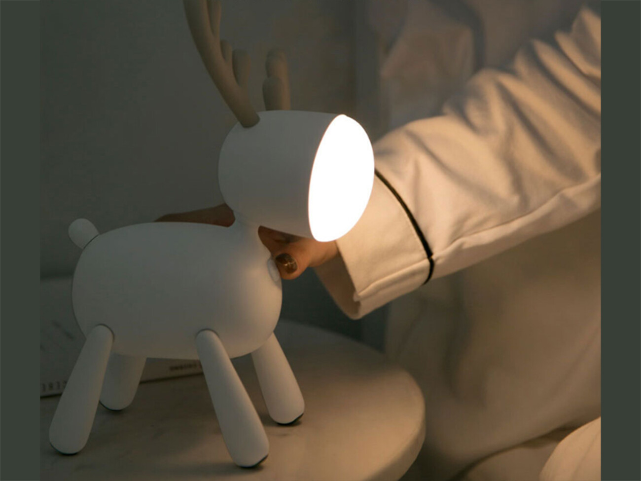 قیمت چراغ رومیزی سیلکونی  فانتزی طرح گوزن Cartoon deer small night light USB charging sleep with silicone LED elk light children