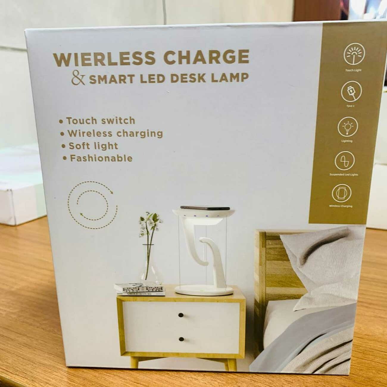 چراغ مطالعه LED رومیزی هوشمند و شارژر بی‌سیم