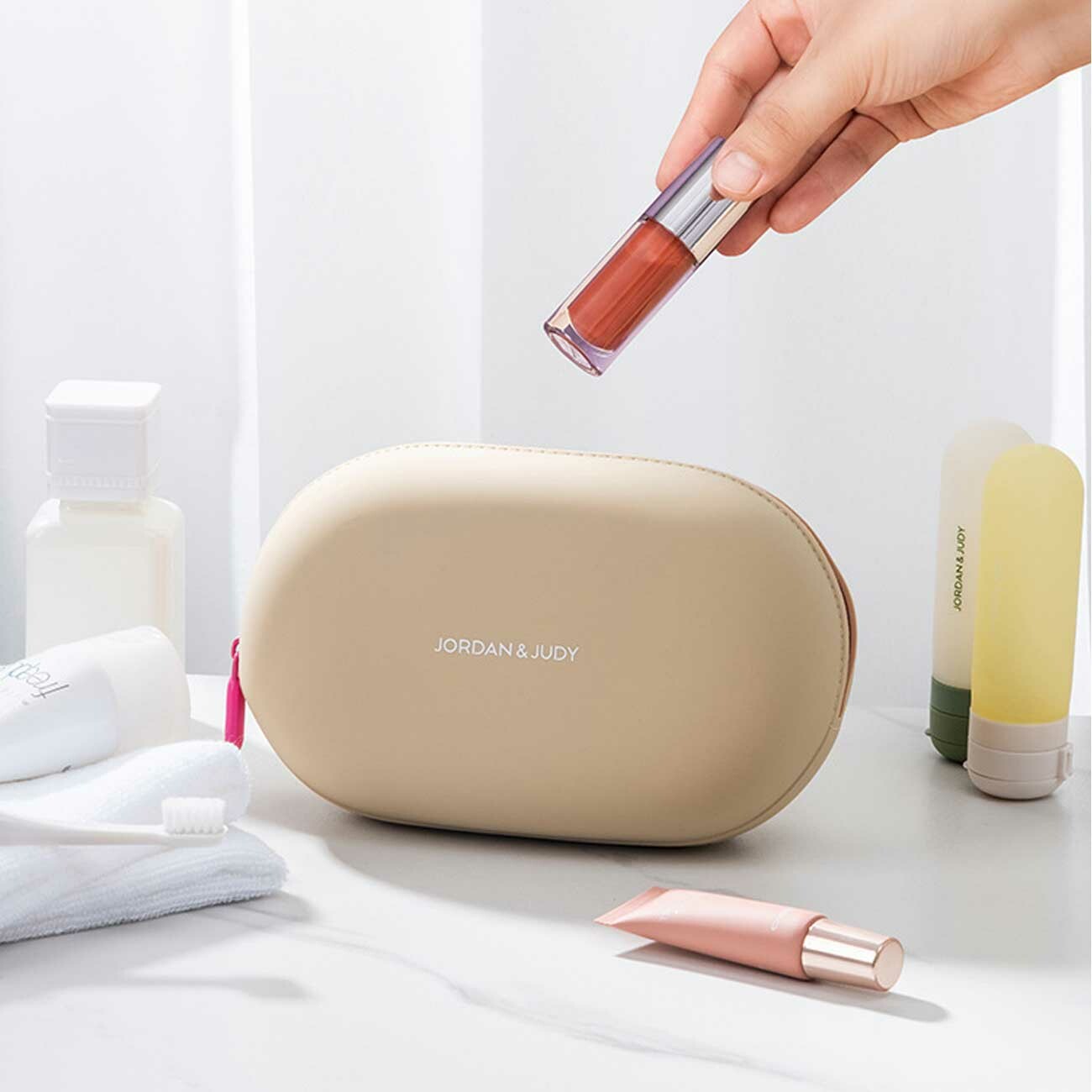 فروش کیف لوازم آرایش مسافرتی ضد آب سیلیکونی جردن و جودی