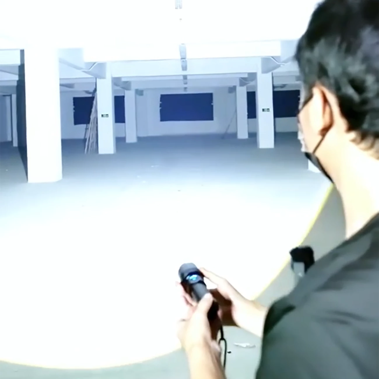 قیمت چراغ قوه شارژی قدرتمند و پاوربانک اسمایلینگ شارک