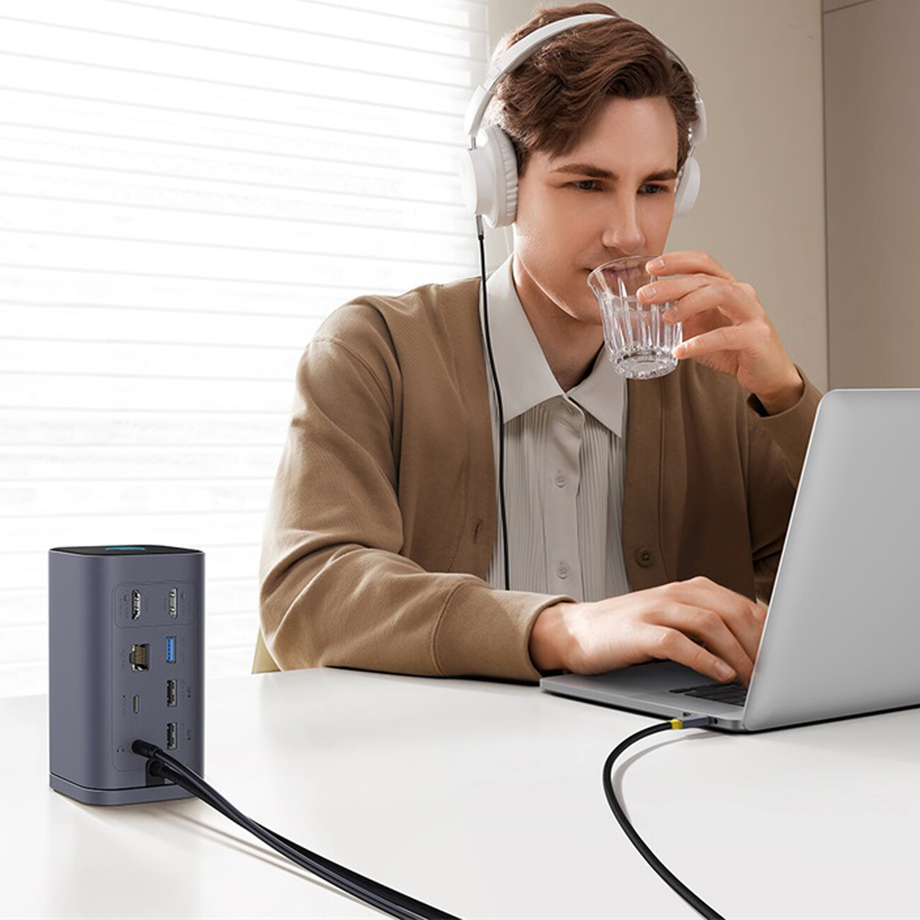 قیمت داک استیشن 10 در 1 با دو نمایشگر بیسوس