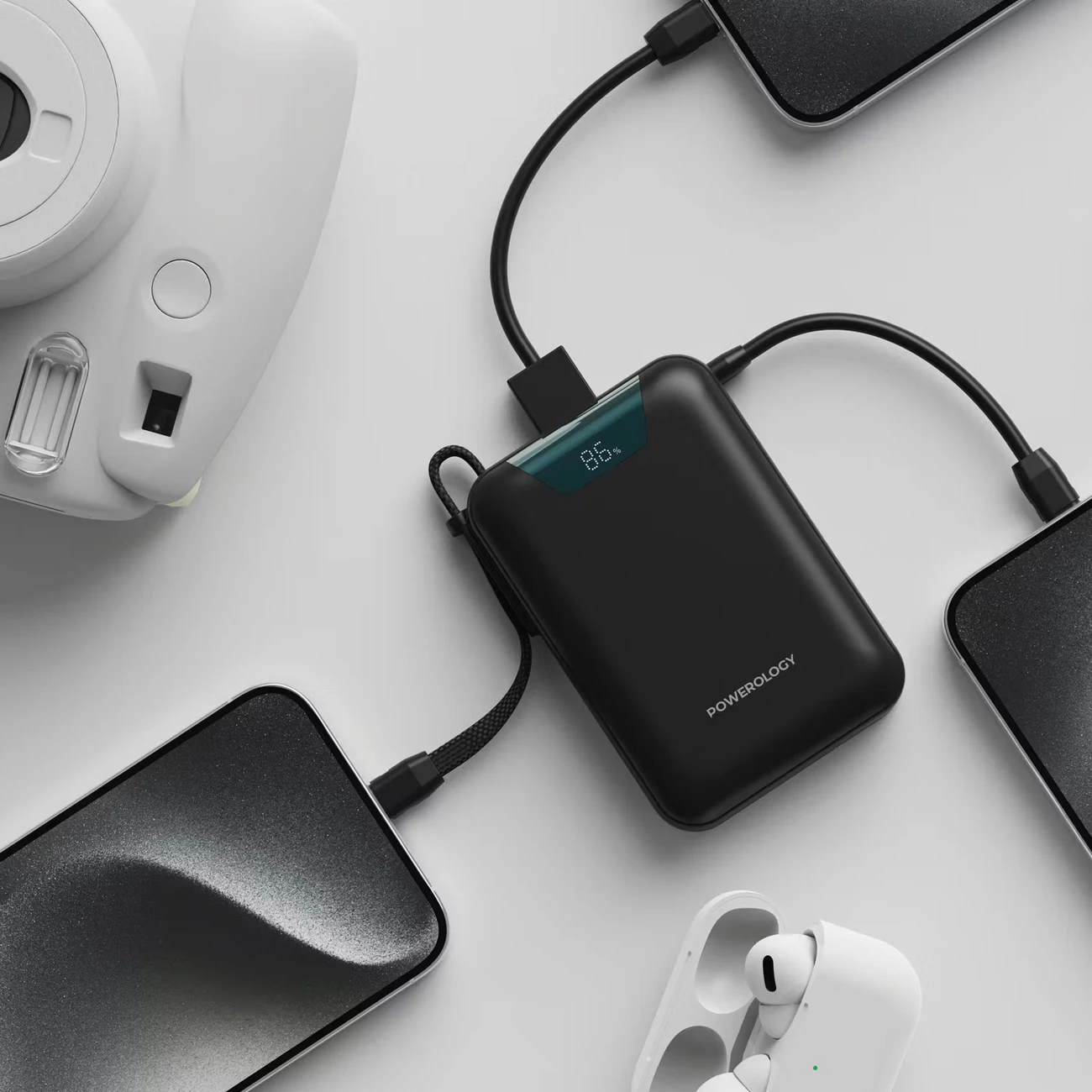 خرید پاوربانک فست شارژ تایپ سی و یو اس بی پاورولوژی با کابل تایپ‌سی متصل و نمایشگر دیجیتالی